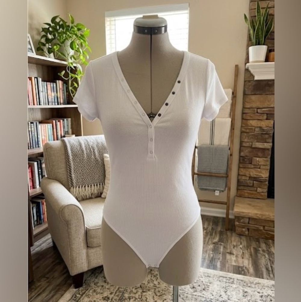 American Eagle v neck button down body suit
